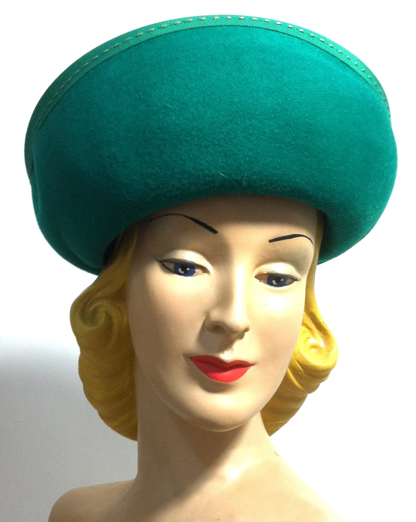 Kelly Green Rounded Curved Brim Hat w/ Topstitch Ribbon and Bow circa 1960s