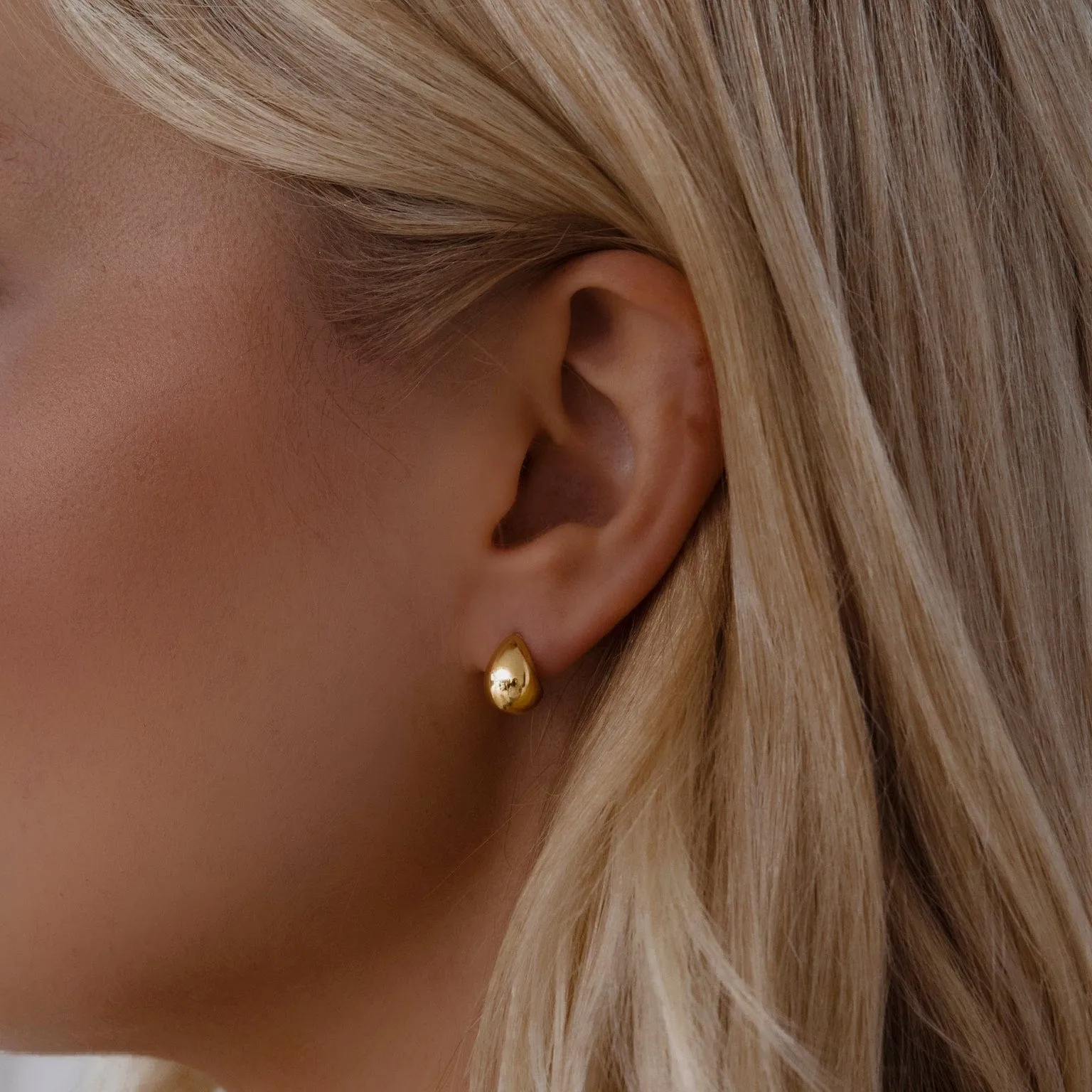 Larsa Stud Earrings