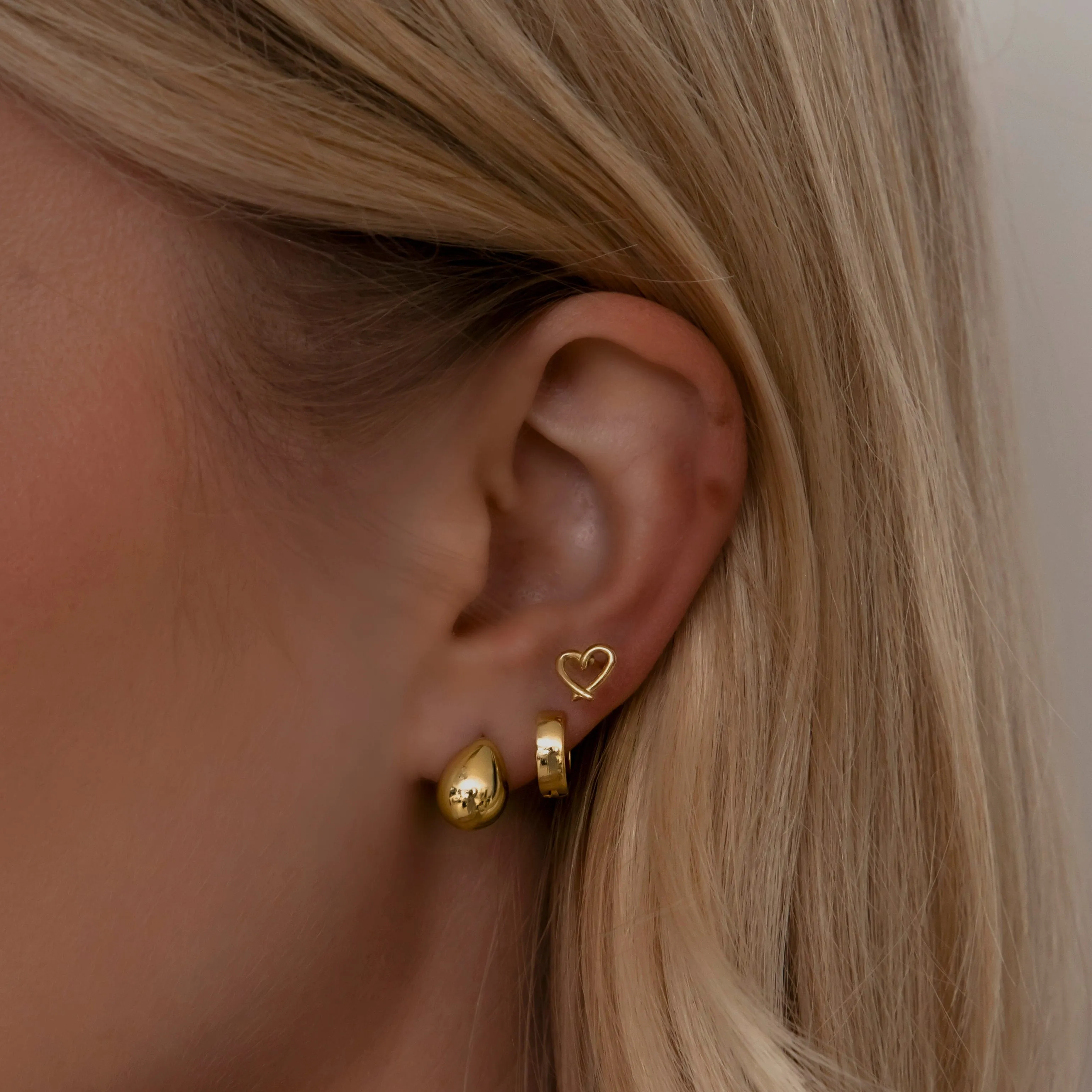 Larsa Stud Earrings